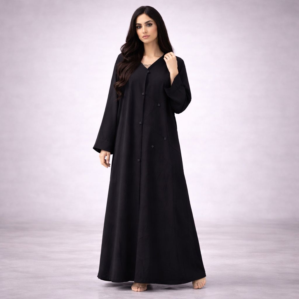 عباية نسائية باللون الأسود